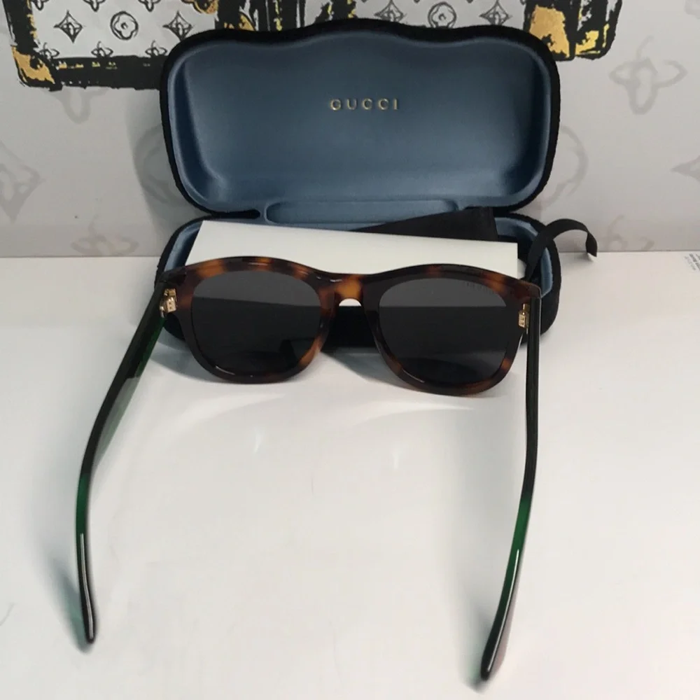 ✨ Brand New Gucci GG0003SN 003 Sunglasses – Havana with Green and Red Stripe ✨